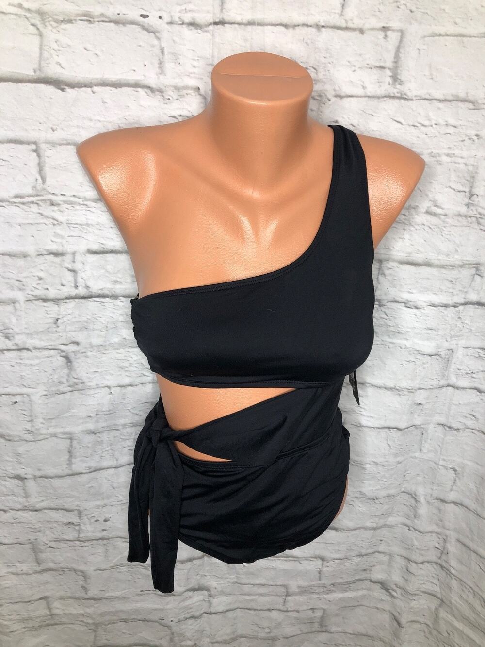 LA BLANCA Women Size 6 One-Piece Black Swimsuit Retails $120 NWT